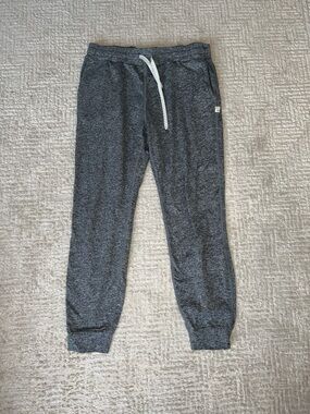 Vuori Perfomance Jogger in Heather Grey